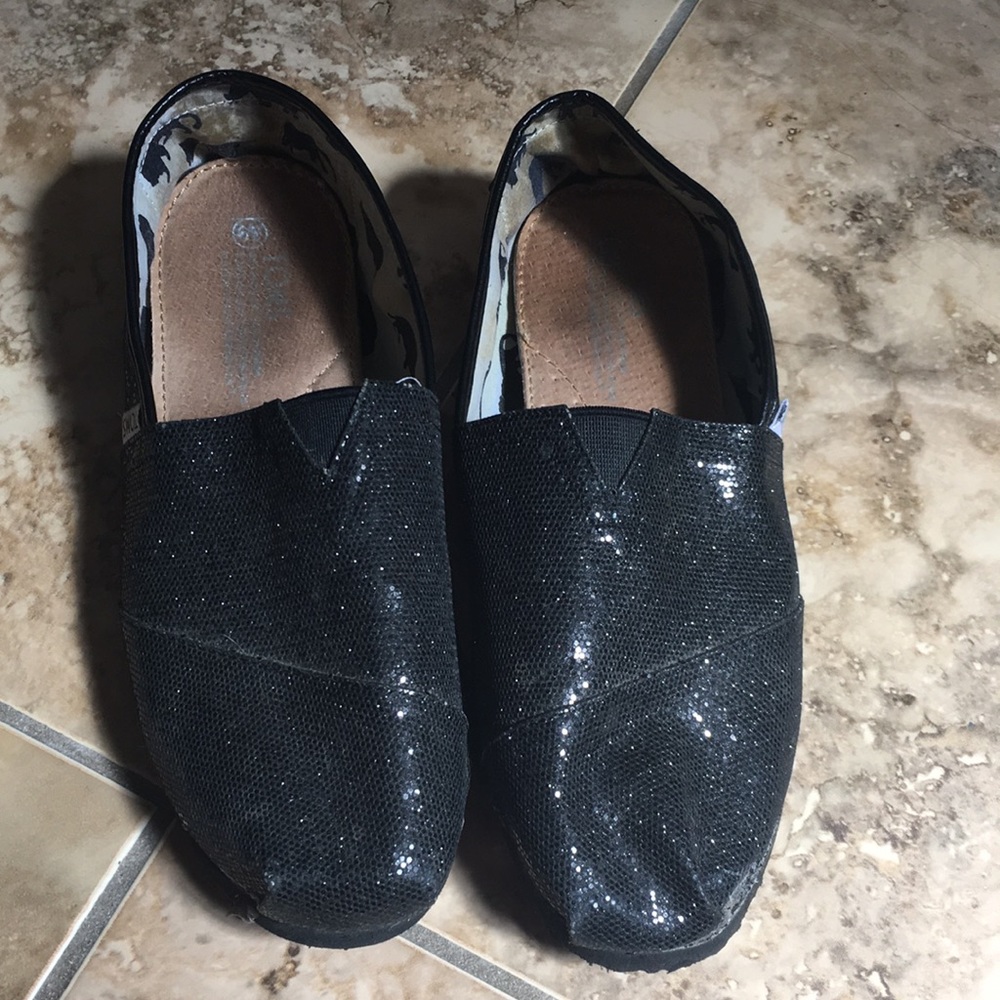 BLACK TOMS